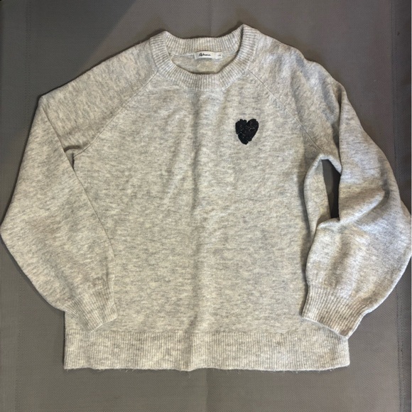 Reitmans sweater with sequins heart - Picture 1 of 5